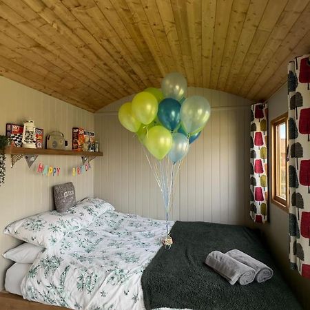 Shepherds Hut At Cedar Gables Lamberhurst Екстериор снимка