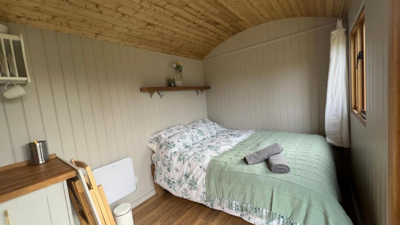 Shepherds Hut At Cedar Gables Lamberhurst Екстериор снимка