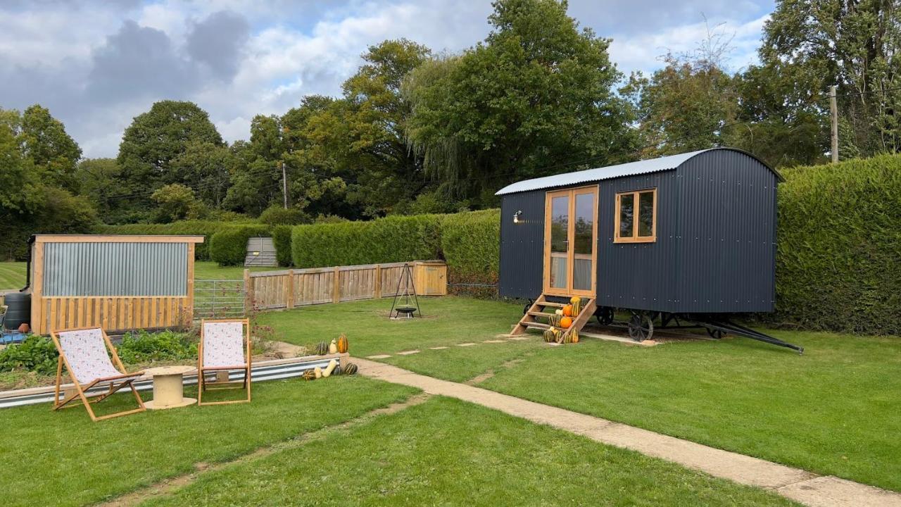 Shepherds Hut At Cedar Gables Lamberhurst Екстериор снимка