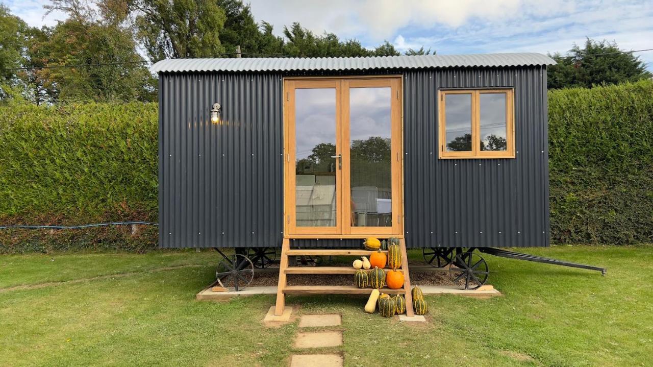 Shepherds Hut At Cedar Gables Lamberhurst Екстериор снимка
