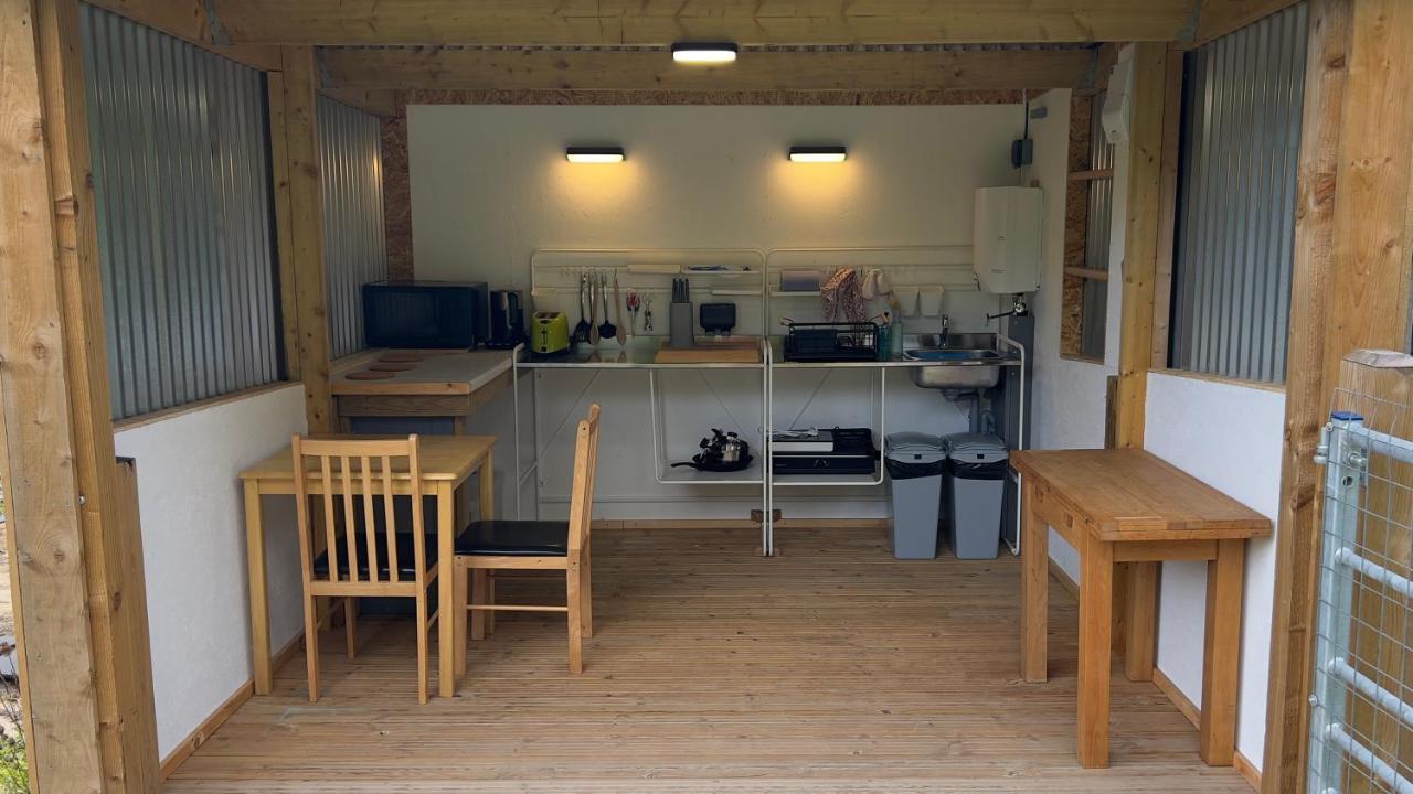 Shepherds Hut At Cedar Gables Lamberhurst Екстериор снимка