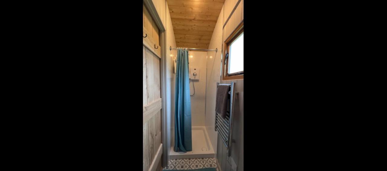 Shepherds Hut At Cedar Gables Lamberhurst Екстериор снимка