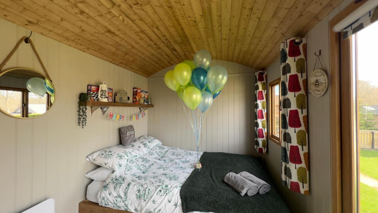 Shepherds Hut At Cedar Gables Lamberhurst Екстериор снимка
